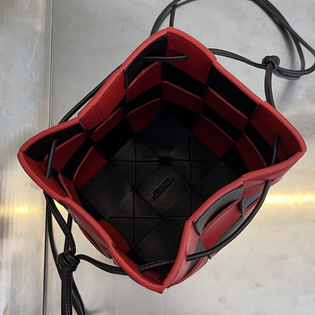BOTTEGA VENETA SMALL CASSETTE BUCKET 18 IN RED MIX BLACK CALFSKIN
