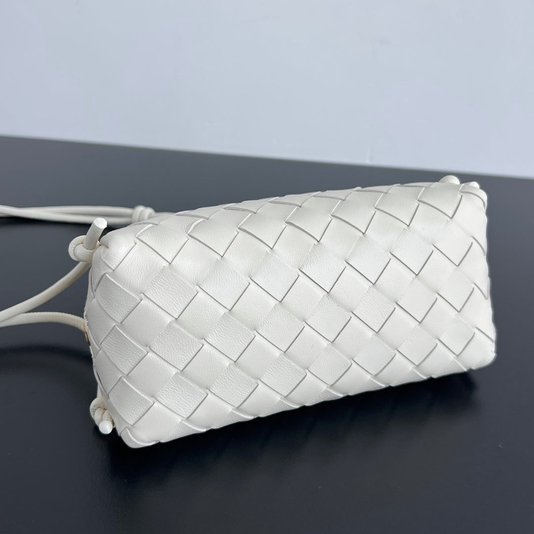 CONCERT POUCH 18 IN WHITE LAMBSKIN
