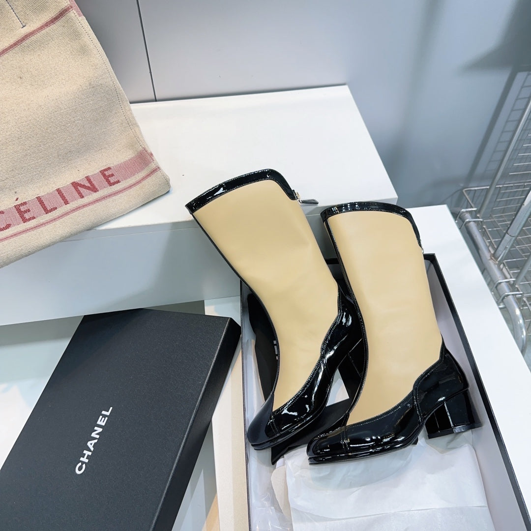 CHANEL SHORT BOOTS 25S 45 MM IN BEIGE AND BLACK LAMBSKIN