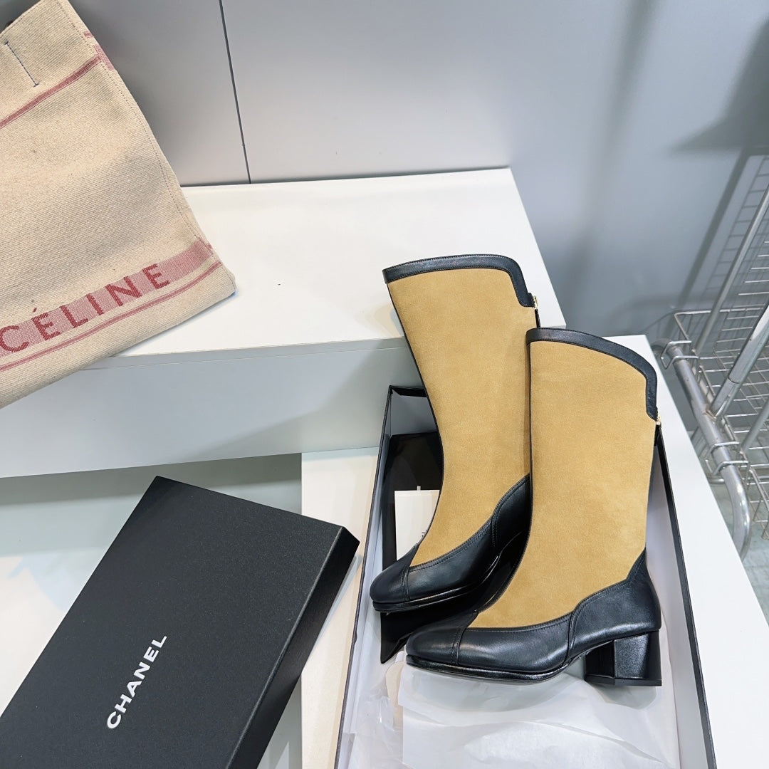 CHANEL SHORT BOOTS 25S 45 MM IN DARK BEIGE SUEDE AND BLACK LAMBSKIN