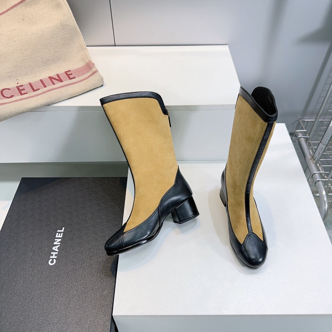 CHANEL SHORT BOOTS 25S 45 MM IN DARK BEIGE SUEDE AND BLACK LAMBSKIN