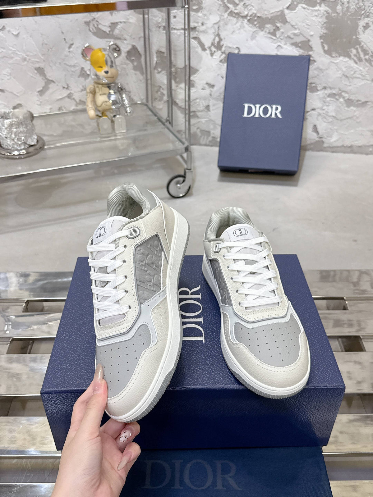 DIOR 25S B27 UPTOWN LOW-TOP SNEAKERS IN WHITE MIX GREY CALFSKIN STYLE 1