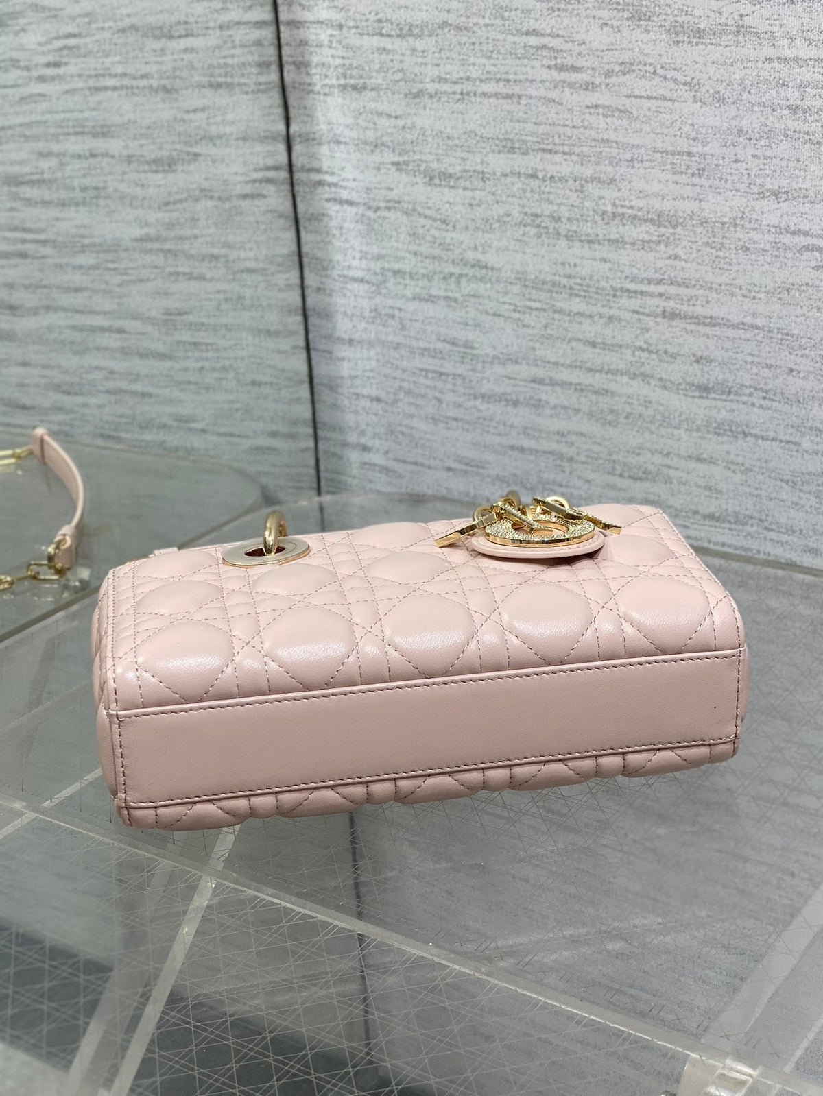 DIOR 25S SMALL LADY D鈥慗OY BAG 22 IN BABY PINK CALFSKIN GOLD HARDWARE