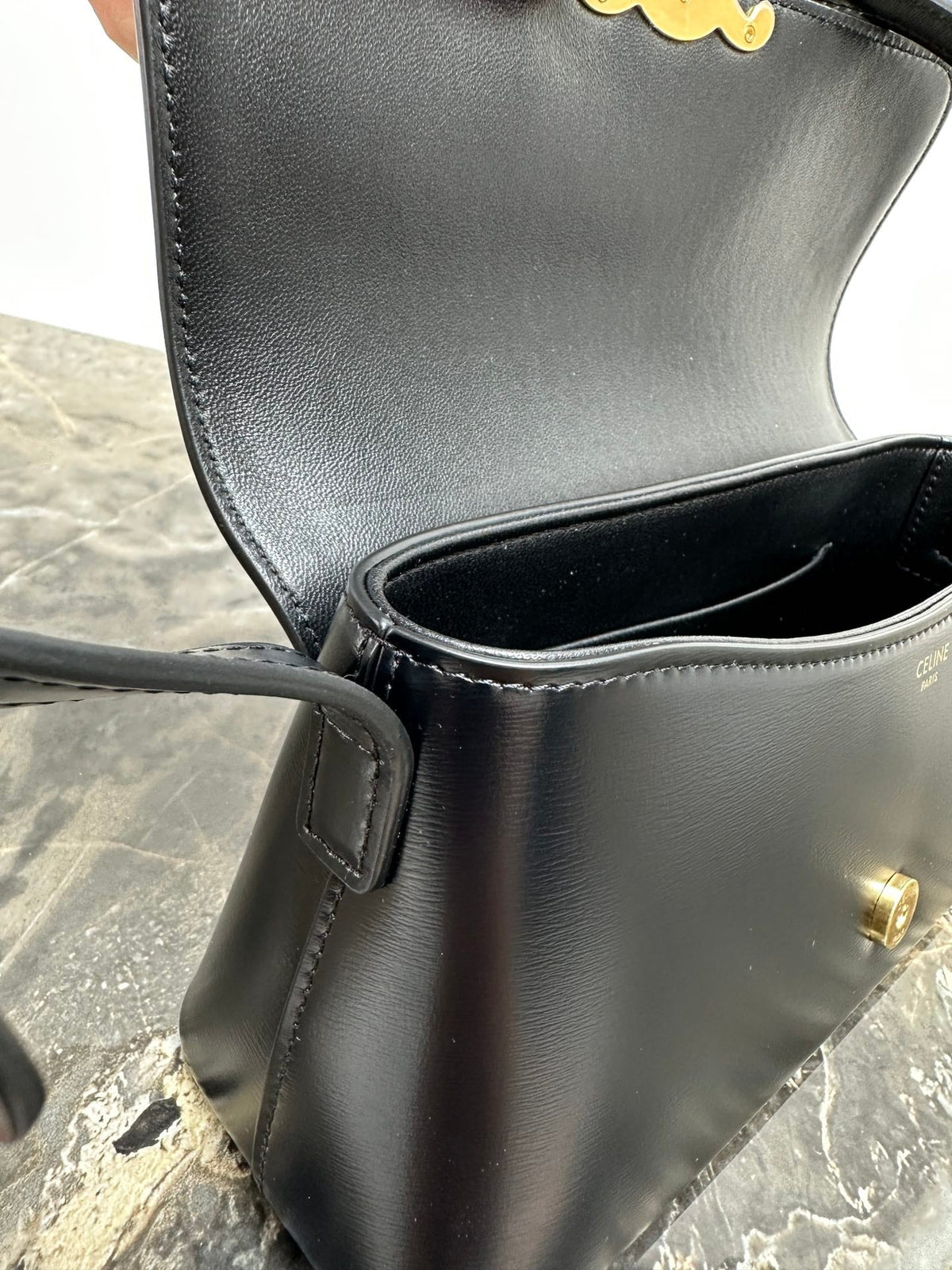 CELINE 25S TRIOMPHE BAG 24 IN BLACK SHINY CALFSKIN