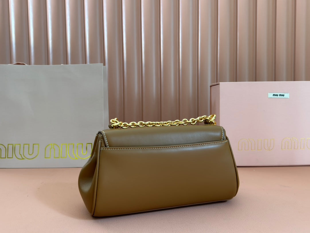 CHAIN SHOULDER BAG 24 IN PEANUT BROWN PATENT SMOOTH CALFSKIN