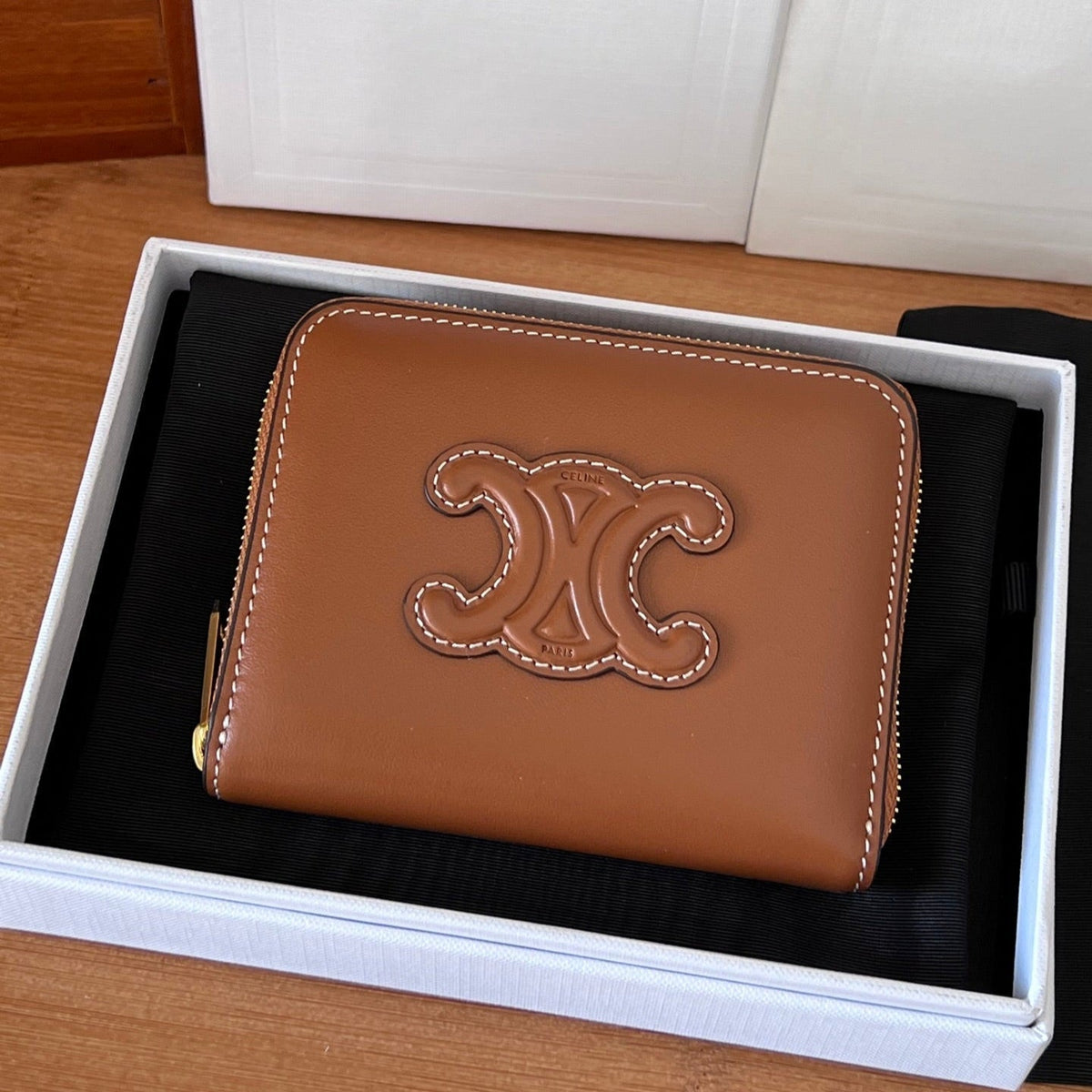 CELINE 25S TRIOMPHE COMPACT ZIPPED WALLET 11 IN BROWN CALFSKIN GOLD HARDWARE