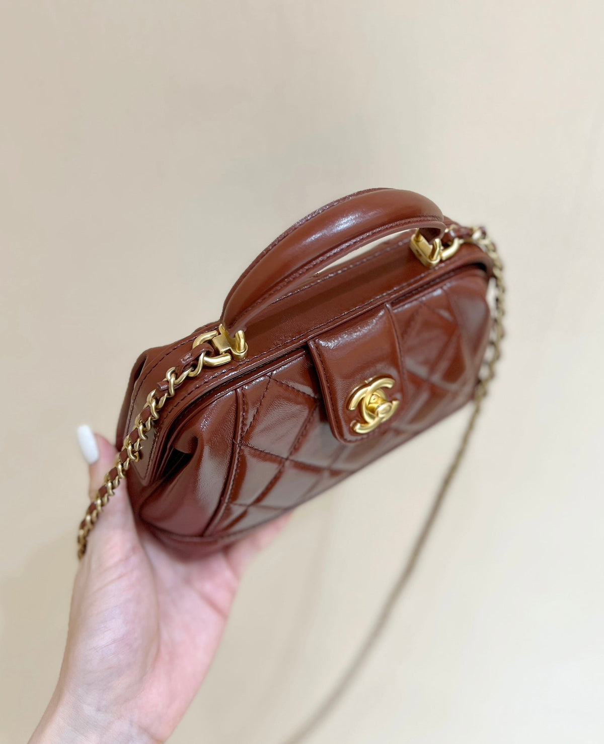 CHANEL TOP HANDLE BAG 18 IN BROWN OIL-WAX LAMBSKIN GOLD HARDWARE