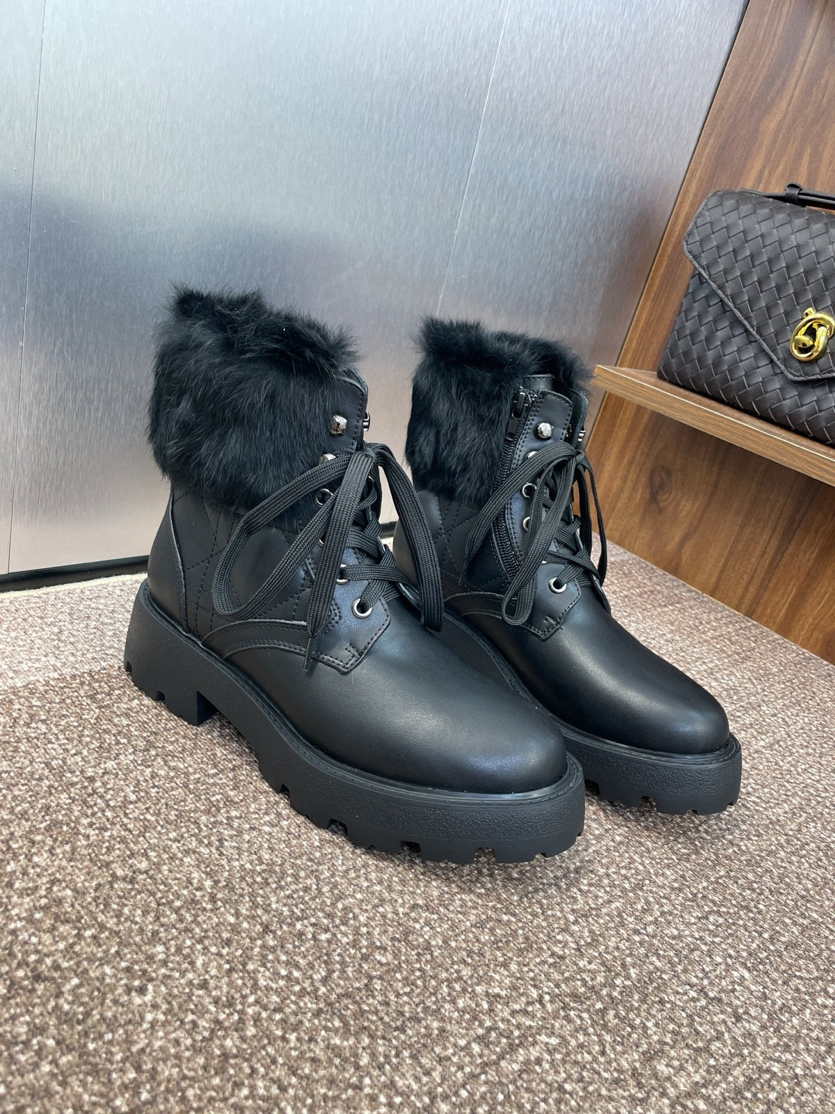 DIOR 25S D-MAJOR ANKLE BOOTS WICKER STYLE 35MM IN BLACK CALFSKIN AND FUR