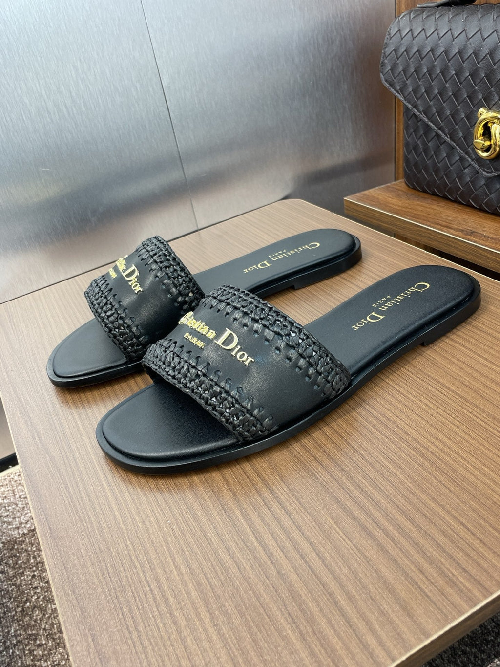 DIOR 25S D-LANE SLIDE BLACK CALFSKIN AND BLACK BRAIDED RAFFIA